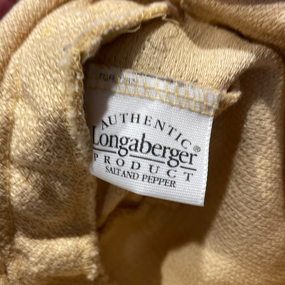 2003 Longaberger salt and pepper shakers  with coverlet and handmade basket - Picture 13 of 13